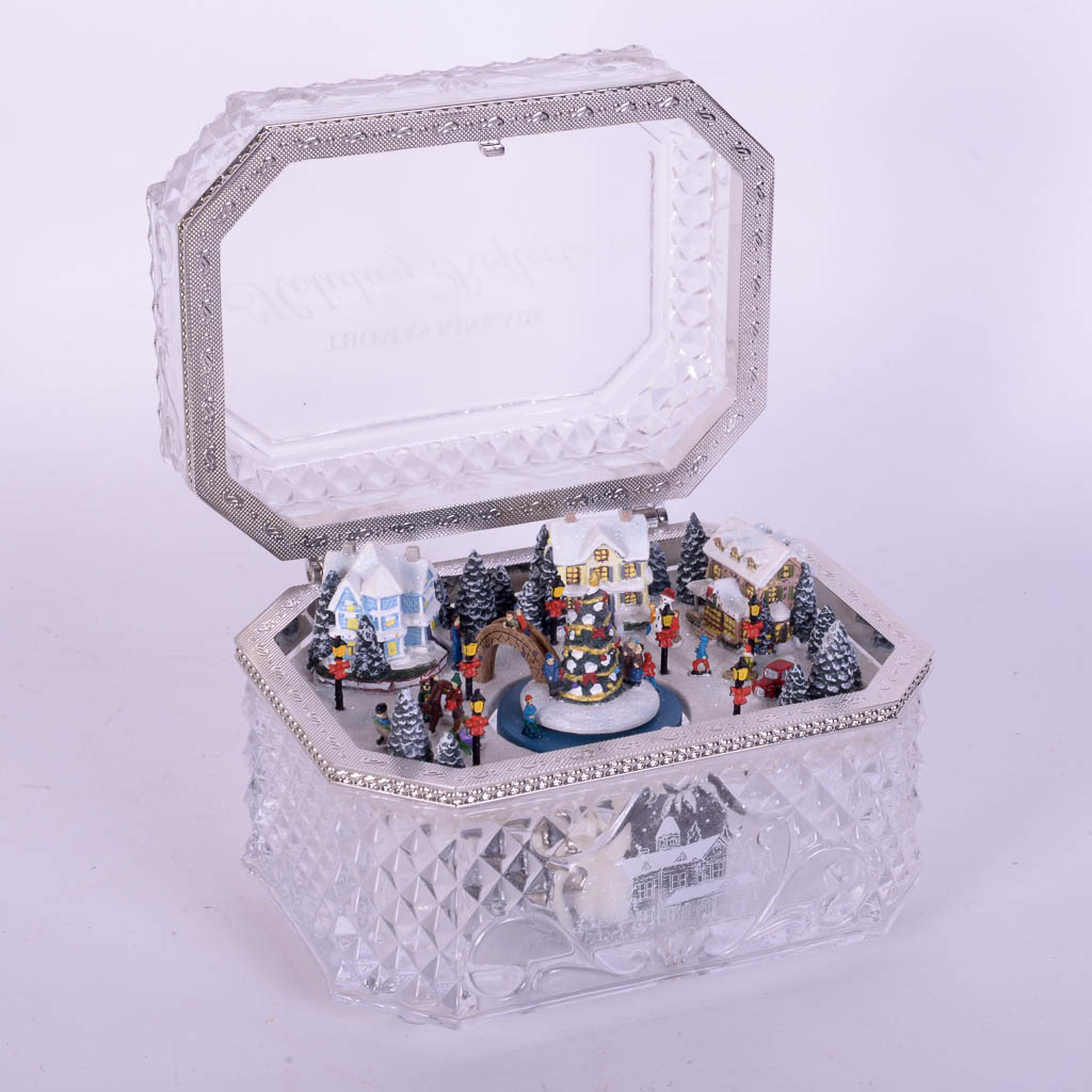Thomas Kinkade "Holiday Reflections" Crystal Music Box