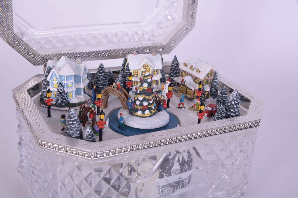 Thomas Kinkade "Holiday Reflections" Crystal Music Box