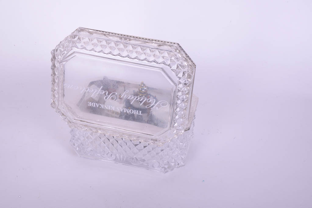 Thomas Kinkade "Holiday Reflections" Crystal Music Box