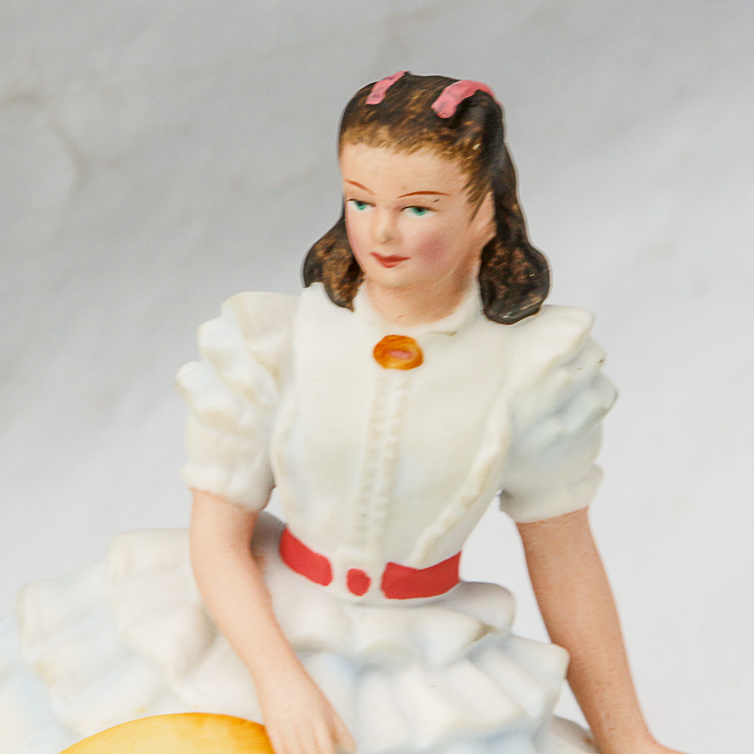 Avon Images of Hollywood Scarlett O'hara and Dorothy Figurines