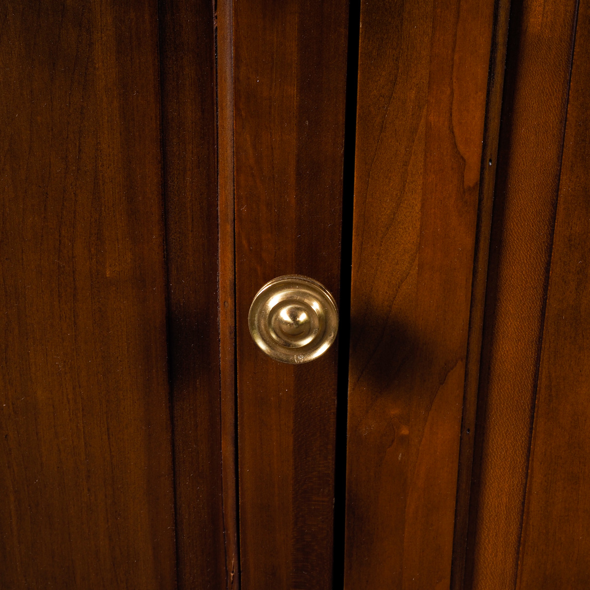 Willett Wildwood Cherry China Cabinet