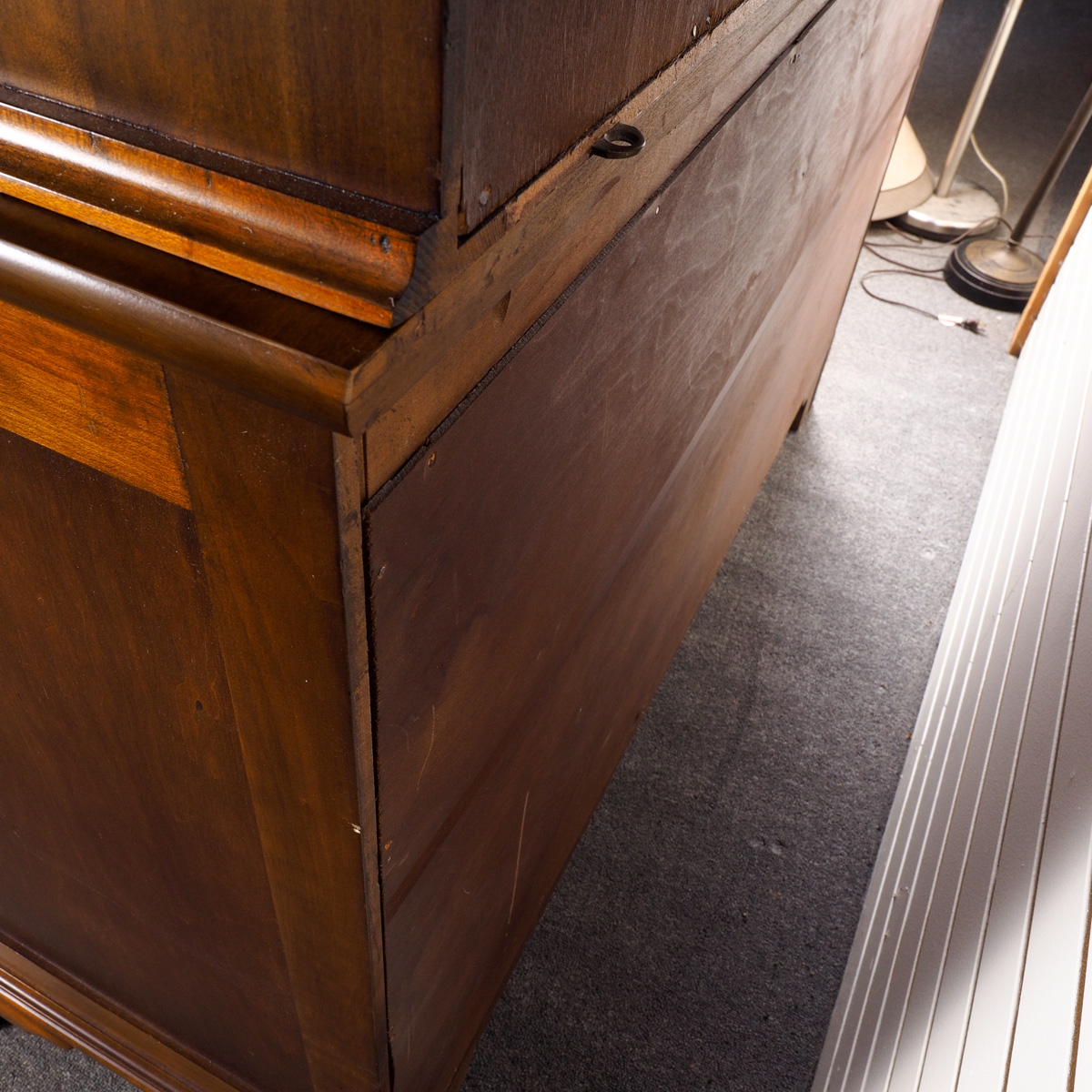 Willett Wildwood Cherry China Cabinet