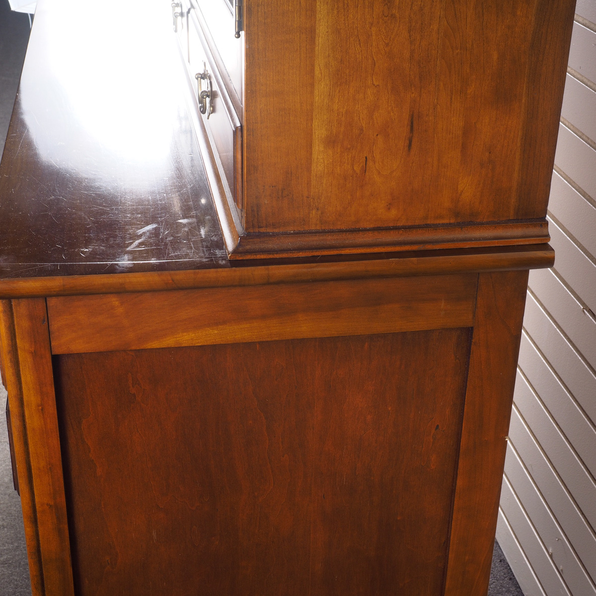 Willett Wildwood Cherry China Cabinet