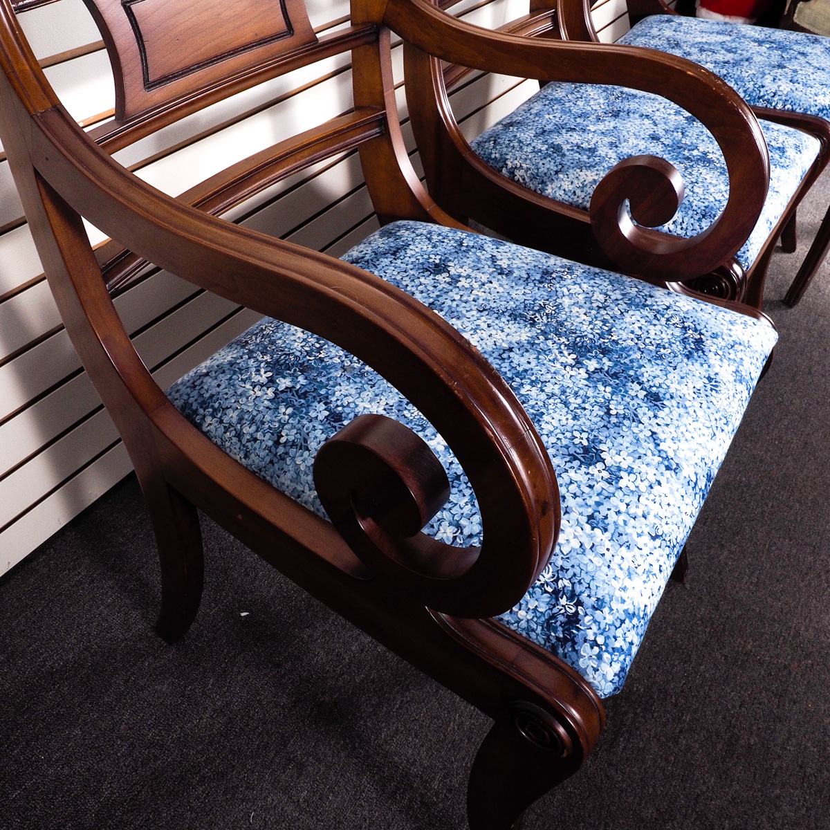 Willett Mid-Century Dining Table and Chairs