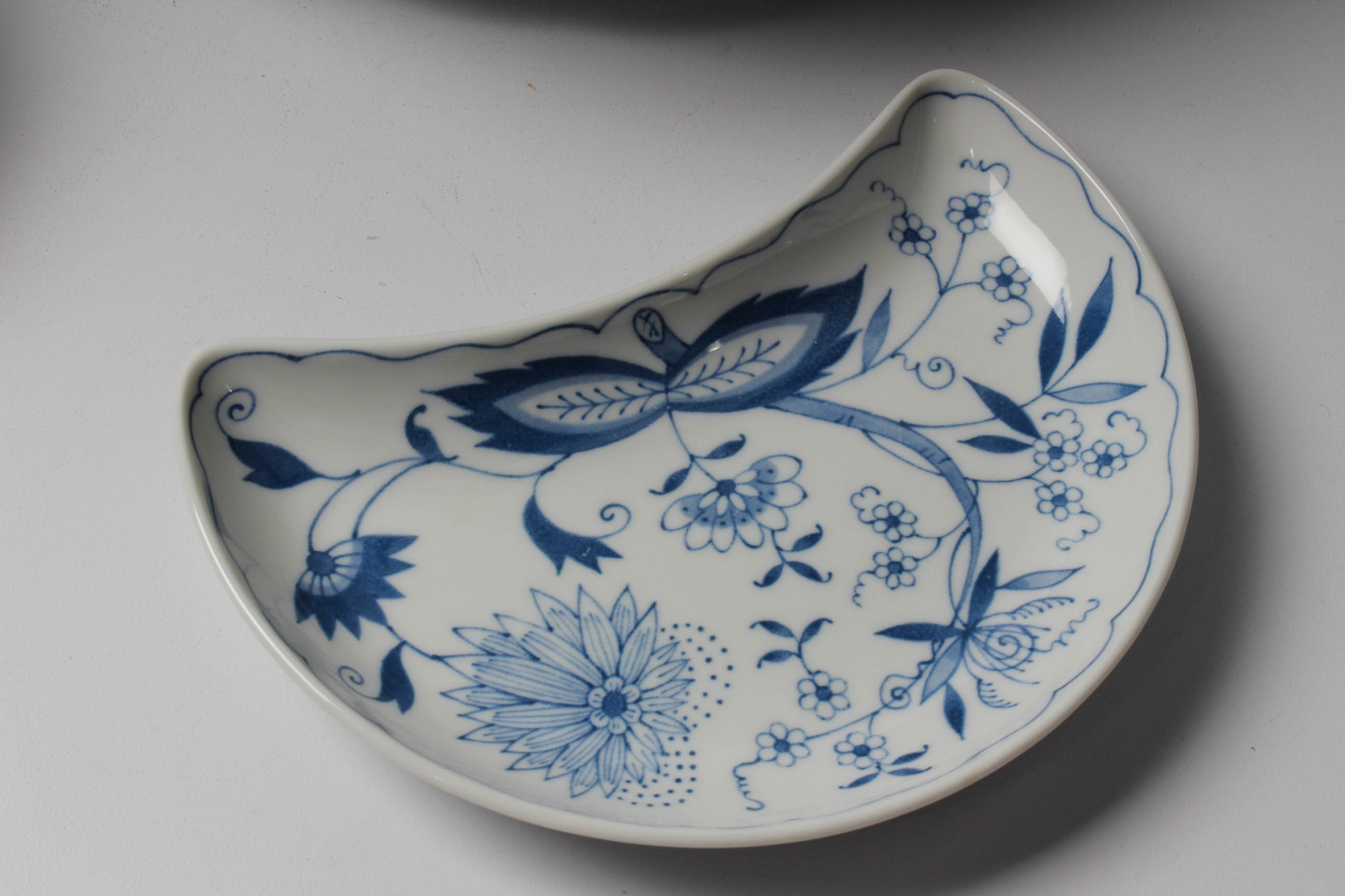 "Blue Onion" Tableware Featuring Meissen, Blue Danube, Vienna Woods and More