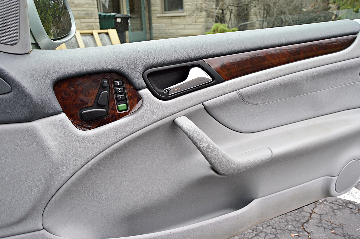 1998 Mercedes-Benz CLX 320 Sedan