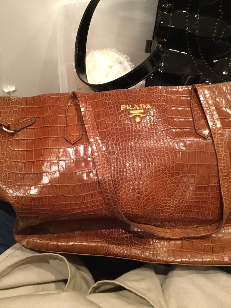 *UNLISTABLE*Prada Handbag