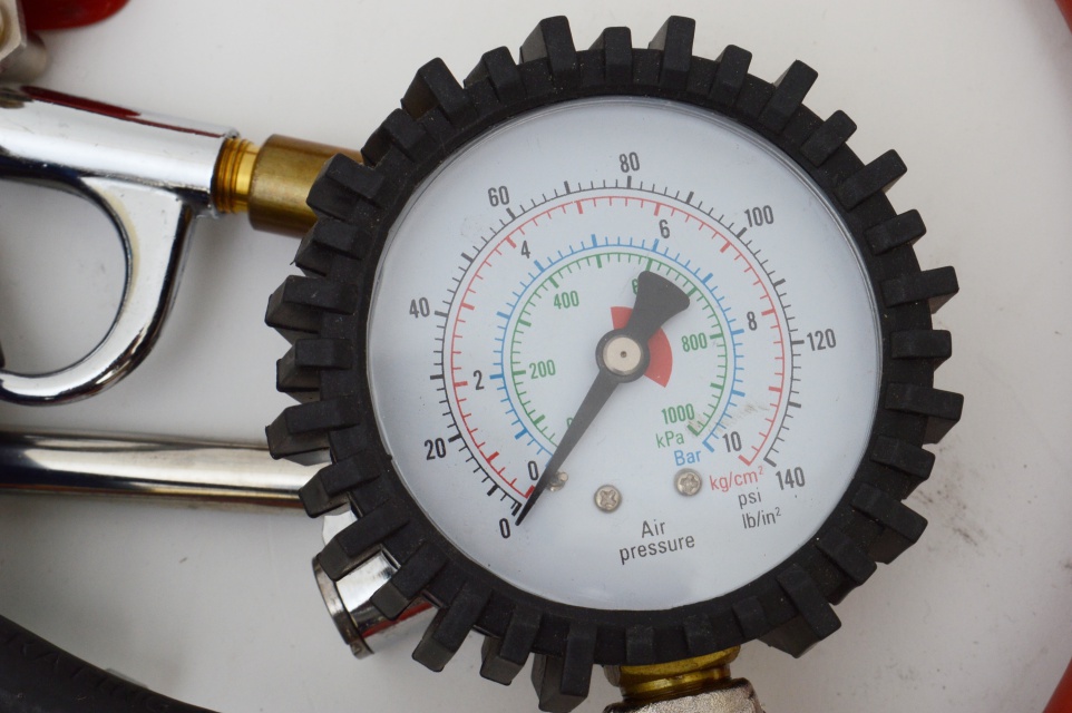 Air Compressor Gauges and Tips