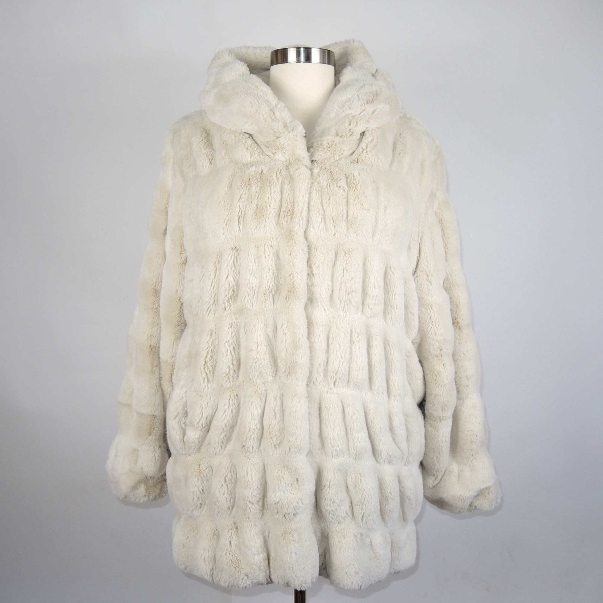 Donna Salyers Fabulous Furs White Faux Fur Coat