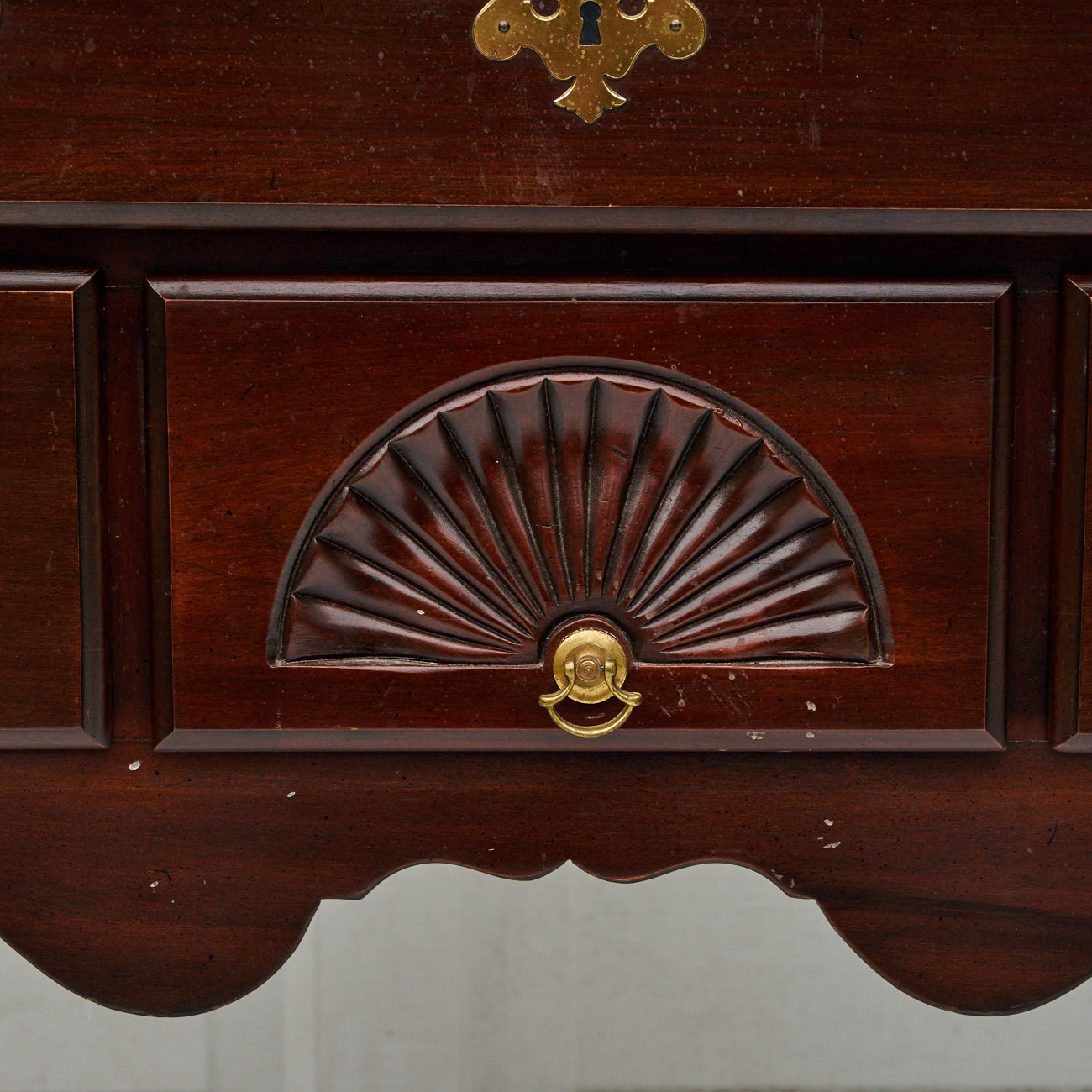 Harden Furniture Queen Anne-Style Mahogany Lowboy