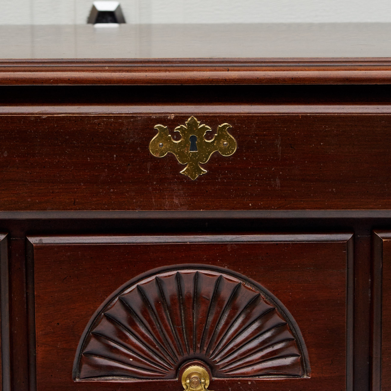 Harden Furniture Queen Anne-Style Mahogany Lowboy