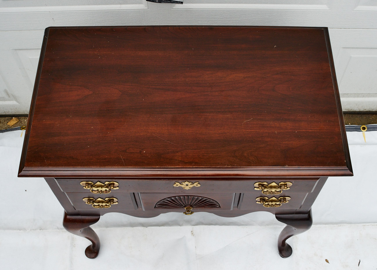 Harden Furniture Queen Anne-Style Mahogany Lowboy
