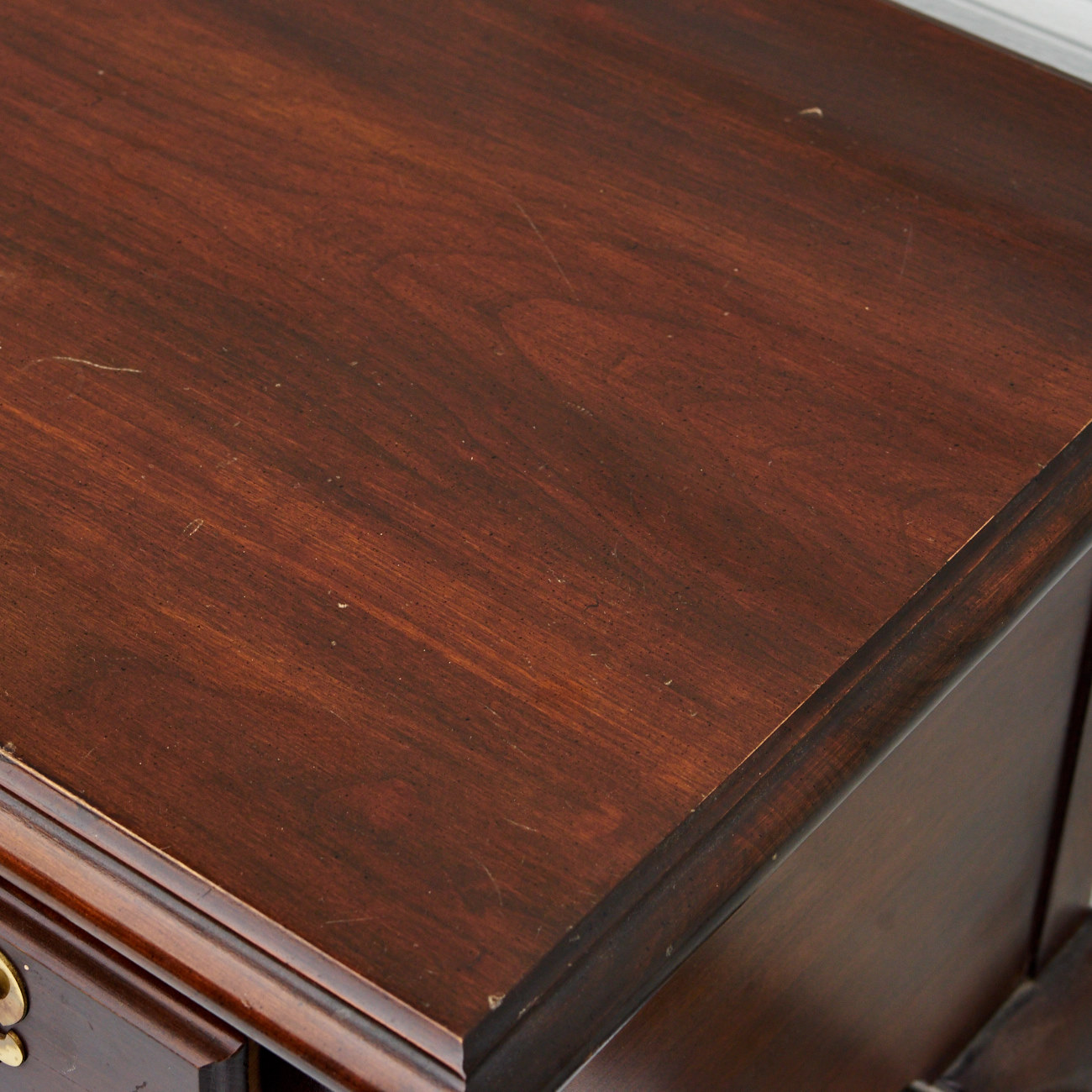 Harden Furniture Queen Anne-Style Mahogany Lowboy