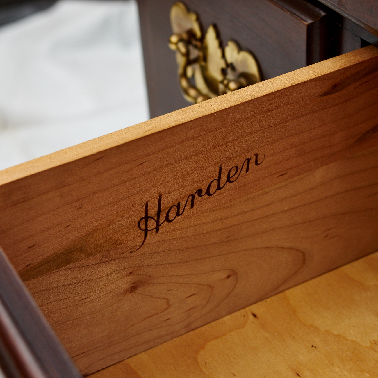 Harden Furniture Queen Anne-Style Mahogany Lowboy