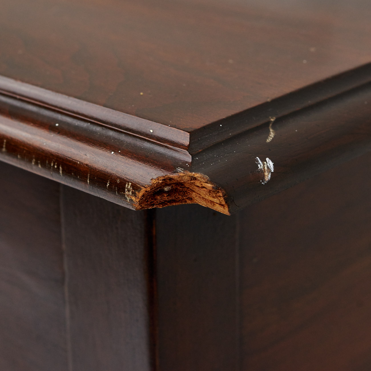 Harden Furniture Queen Anne-Style Mahogany Lowboy