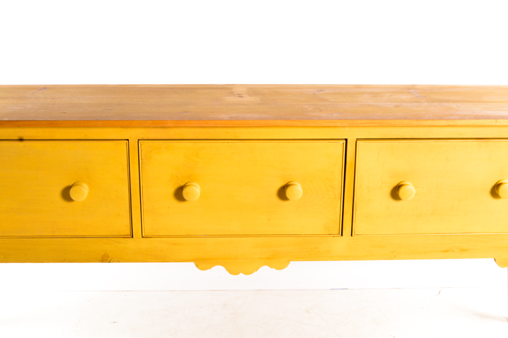 British Traditions Hutch