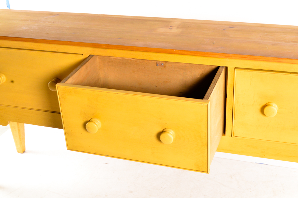 British Traditions Hutch