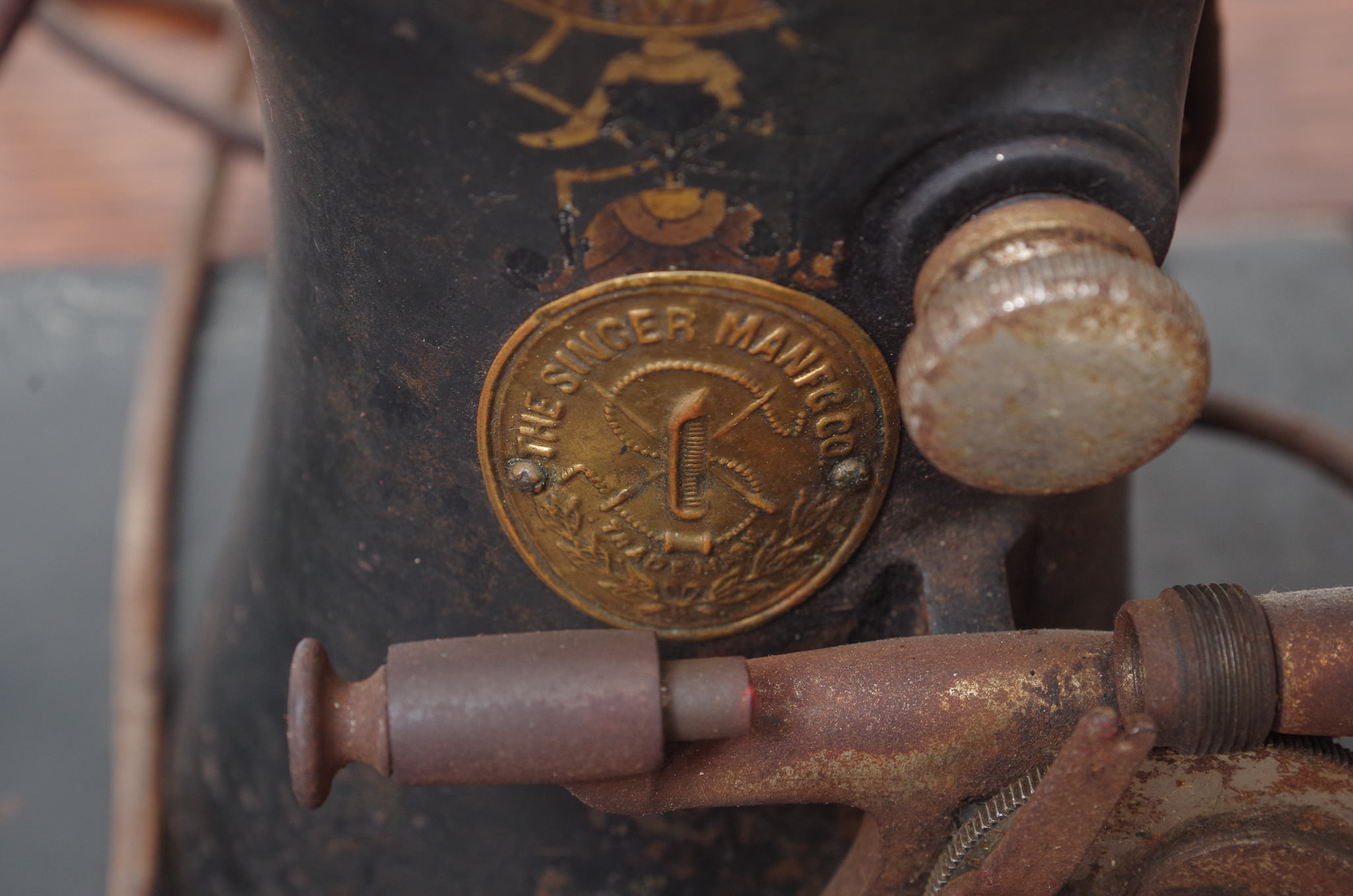 Singer Sewing Machine Table in Cast Iron Base