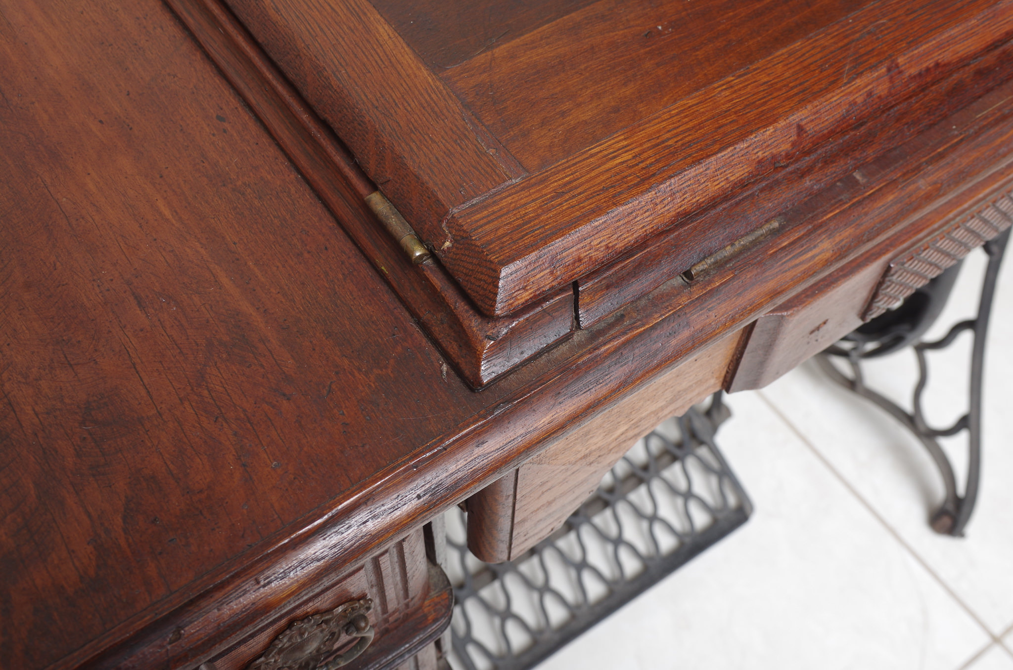 Singer Sewing Machine Table in Cast Iron Base