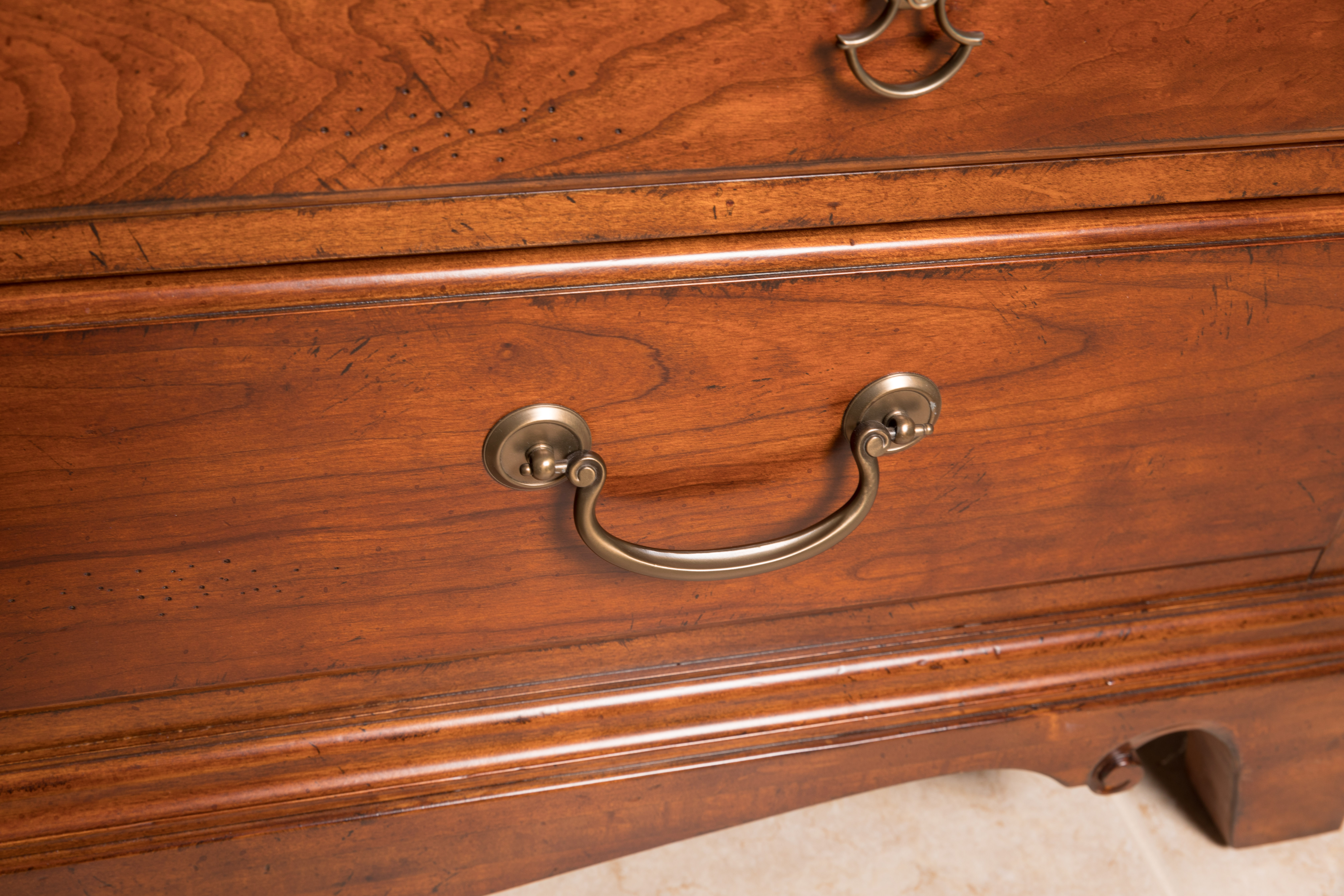 Thomasville Coffee Table With Glass Display Top