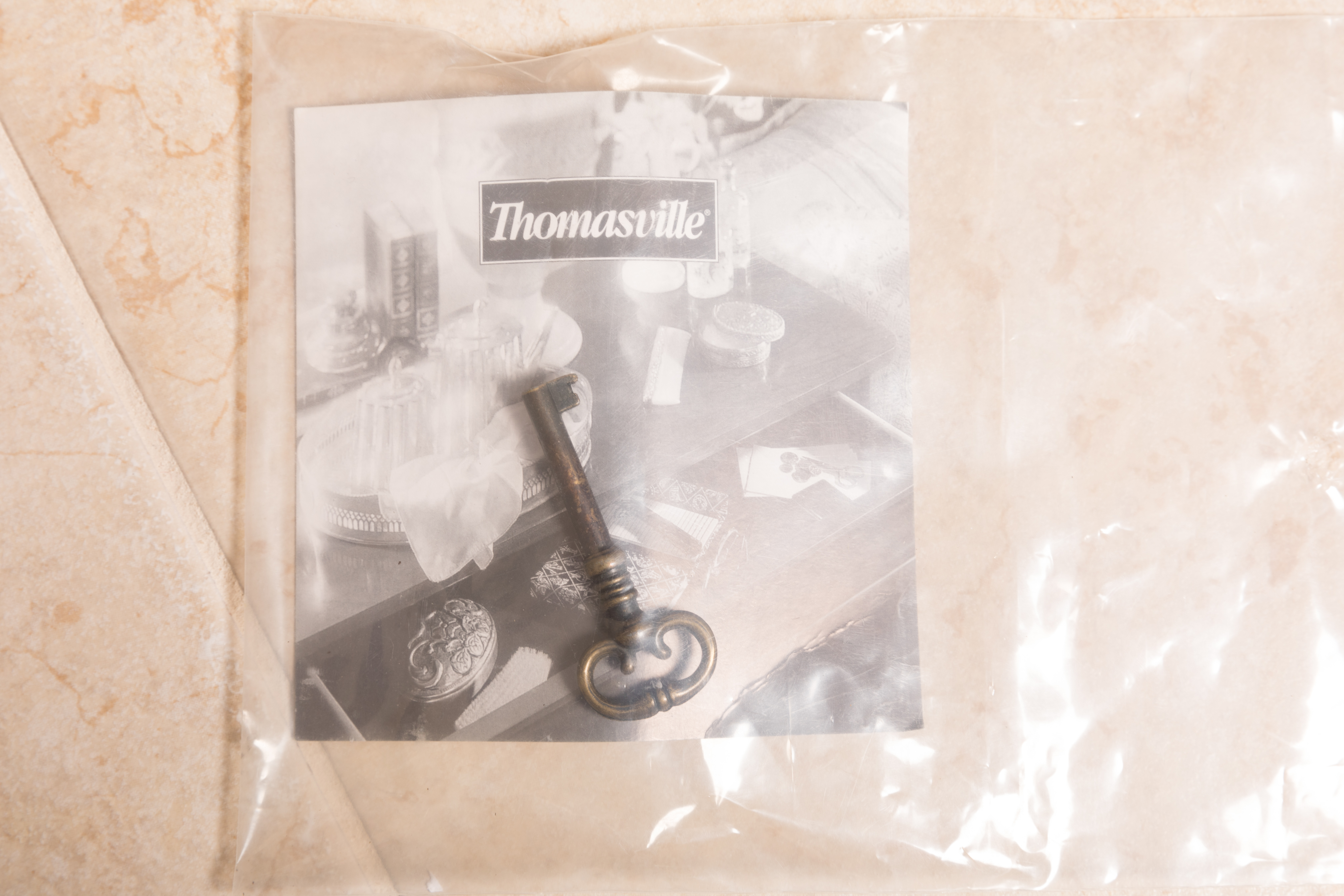 Thomasville Coffee Table With Glass Display Top