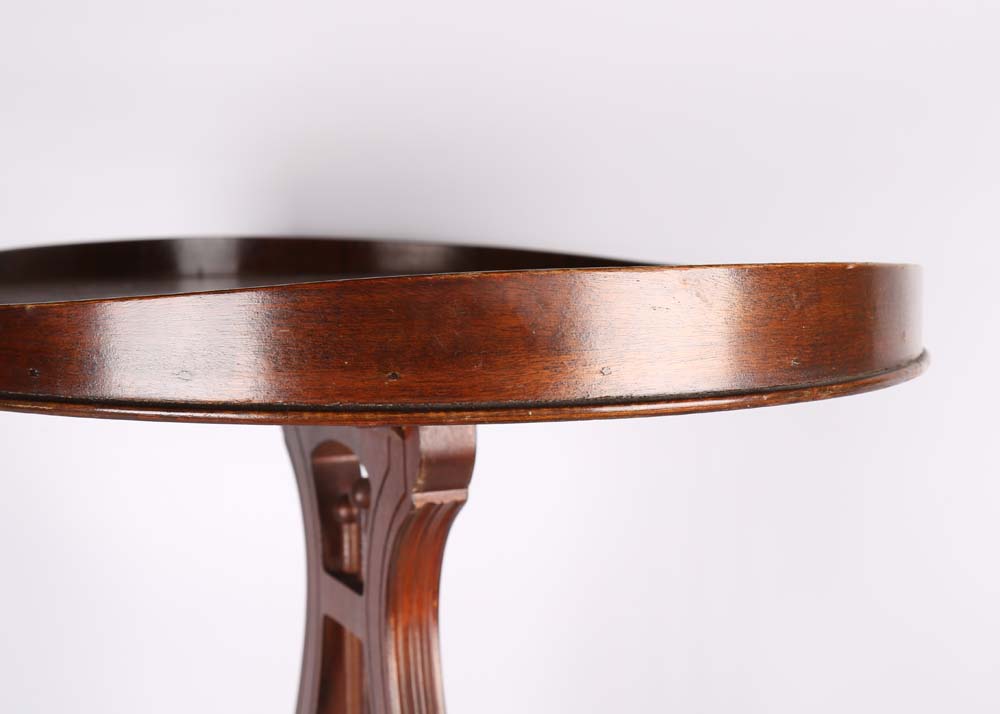 Oval Duncan Phyfe Lyre Accent Table