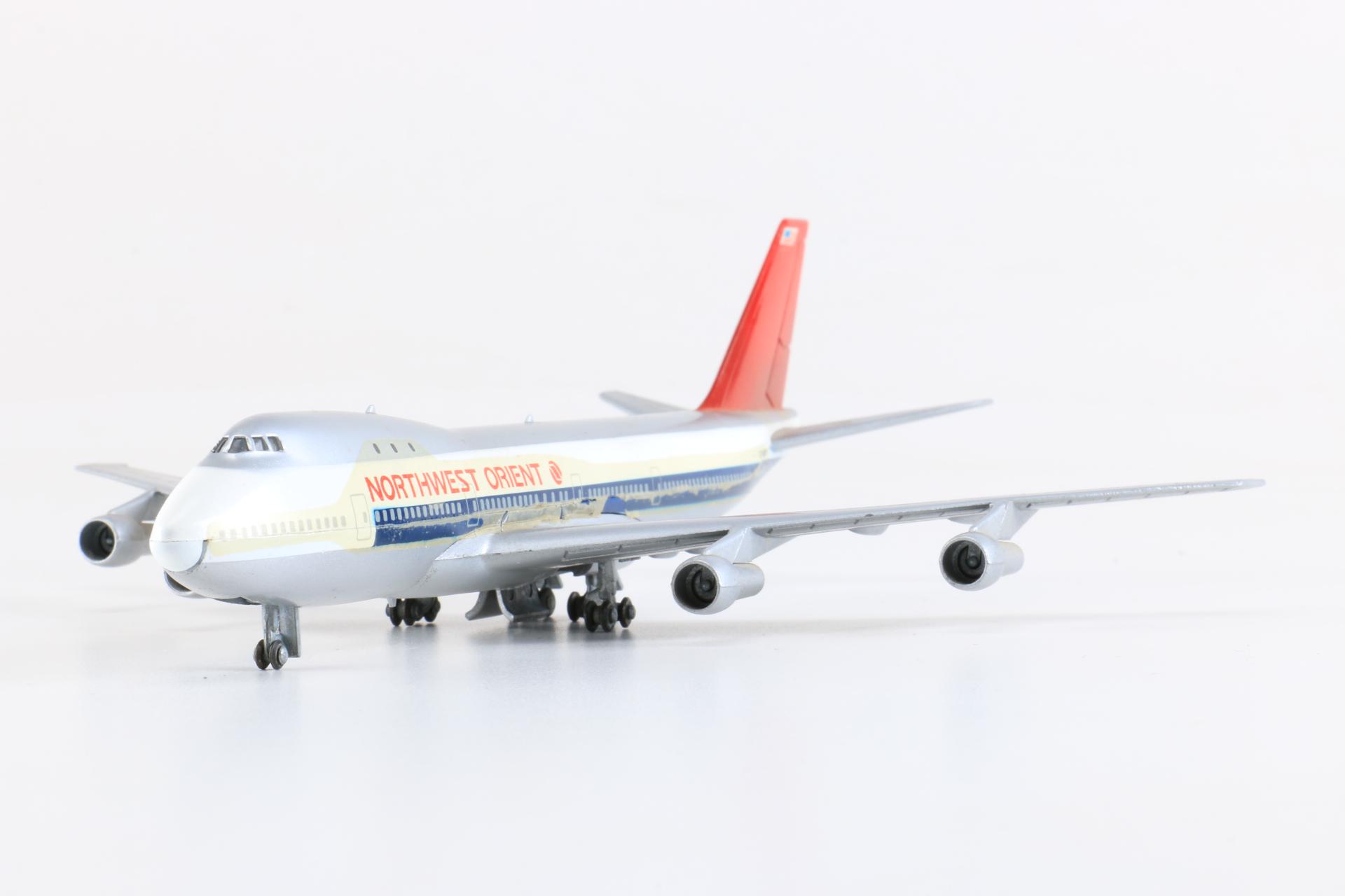 Collection of Replica Commercial Jets