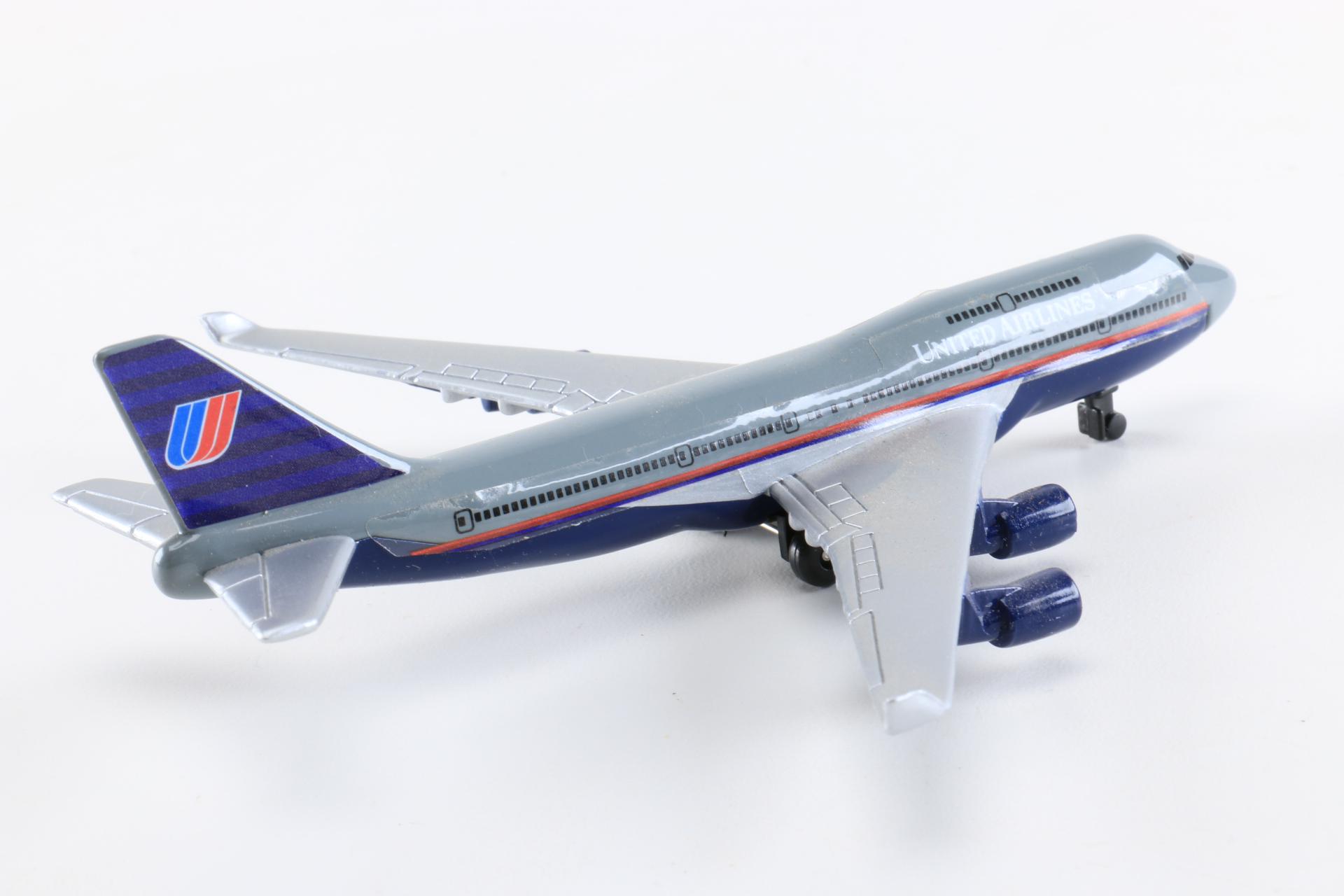 Collection of Replica Commercial Jets