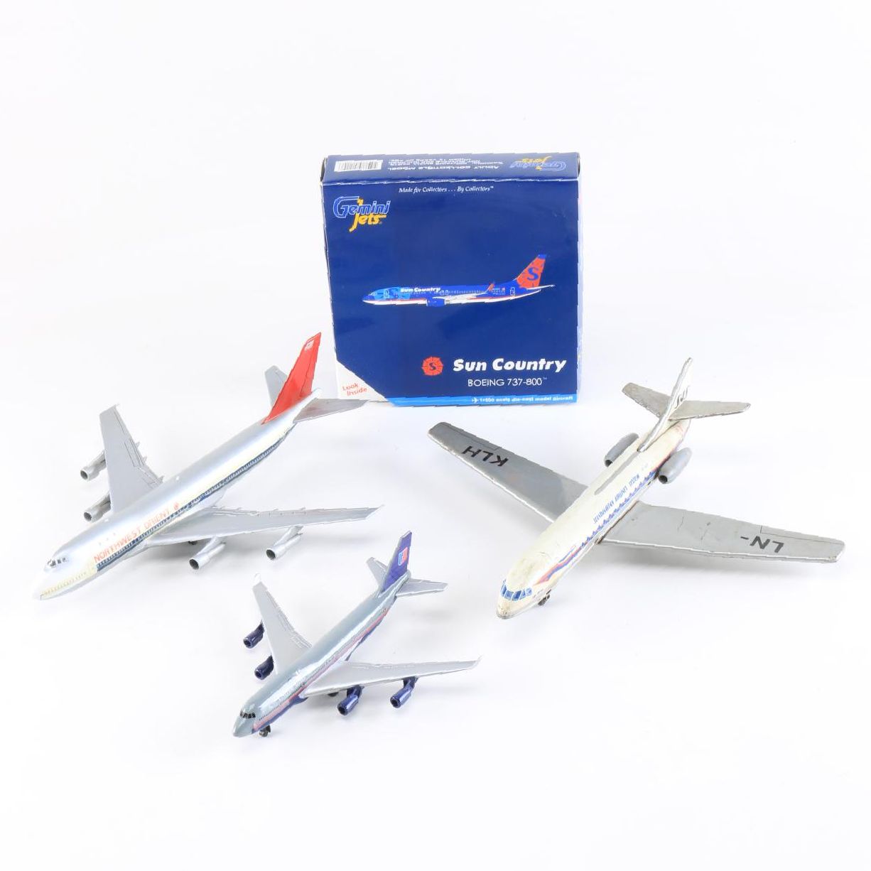 Collection of Replica Commercial Jets