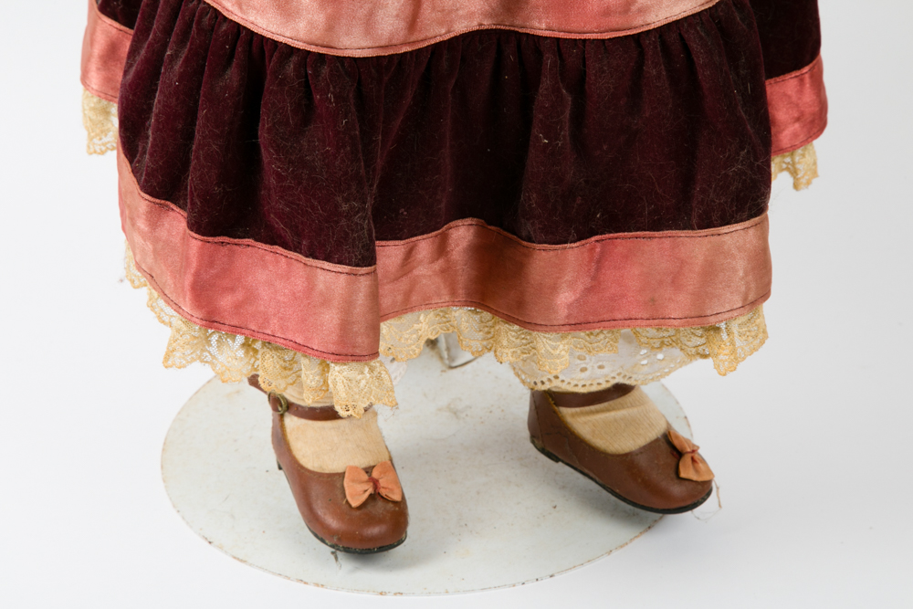 Victoria Collectibles Bonnet Porcelain Doll