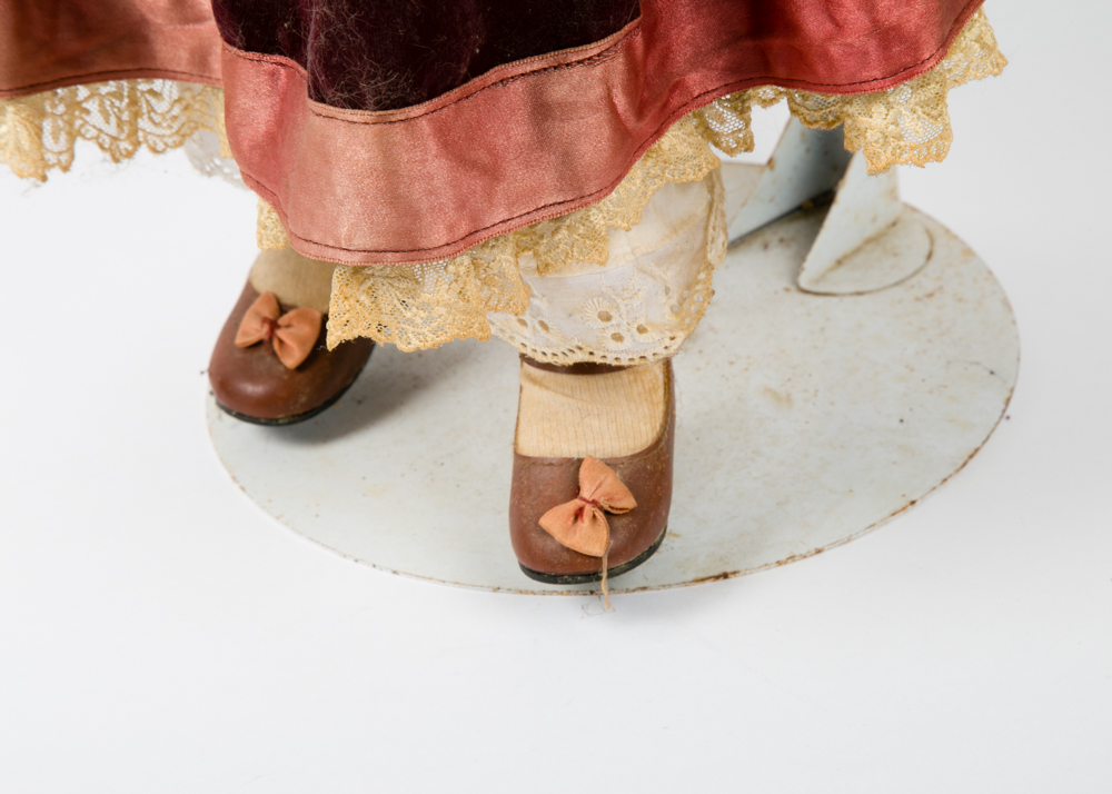 Victoria Collectibles Bonnet Porcelain Doll