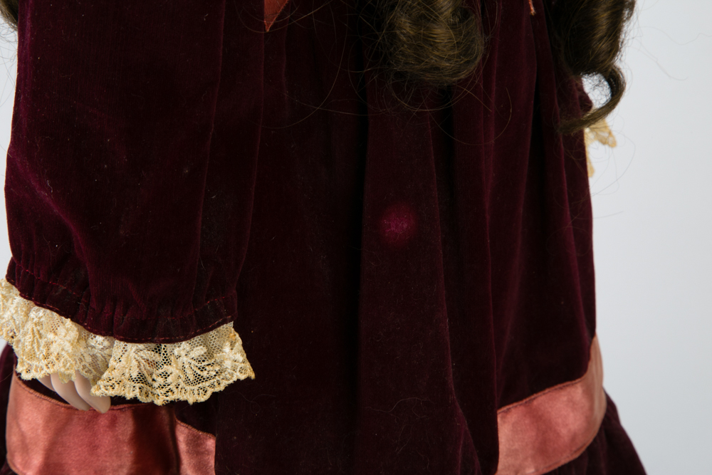 Victoria Collectibles Bonnet Porcelain Doll