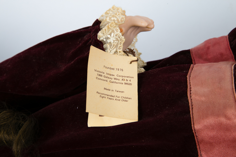 Victoria Collectibles Bonnet Porcelain Doll