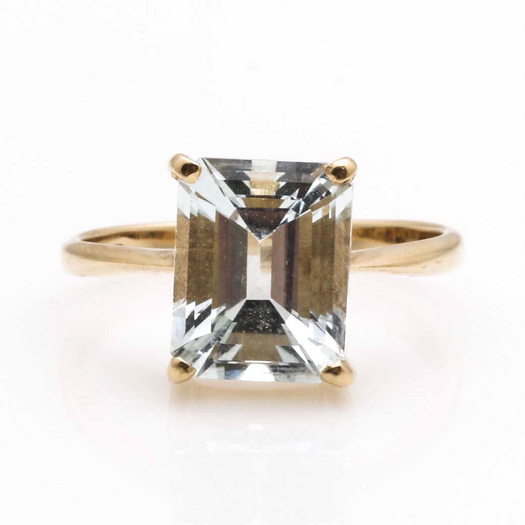 14K Yellow Gold Aquamarine Ring