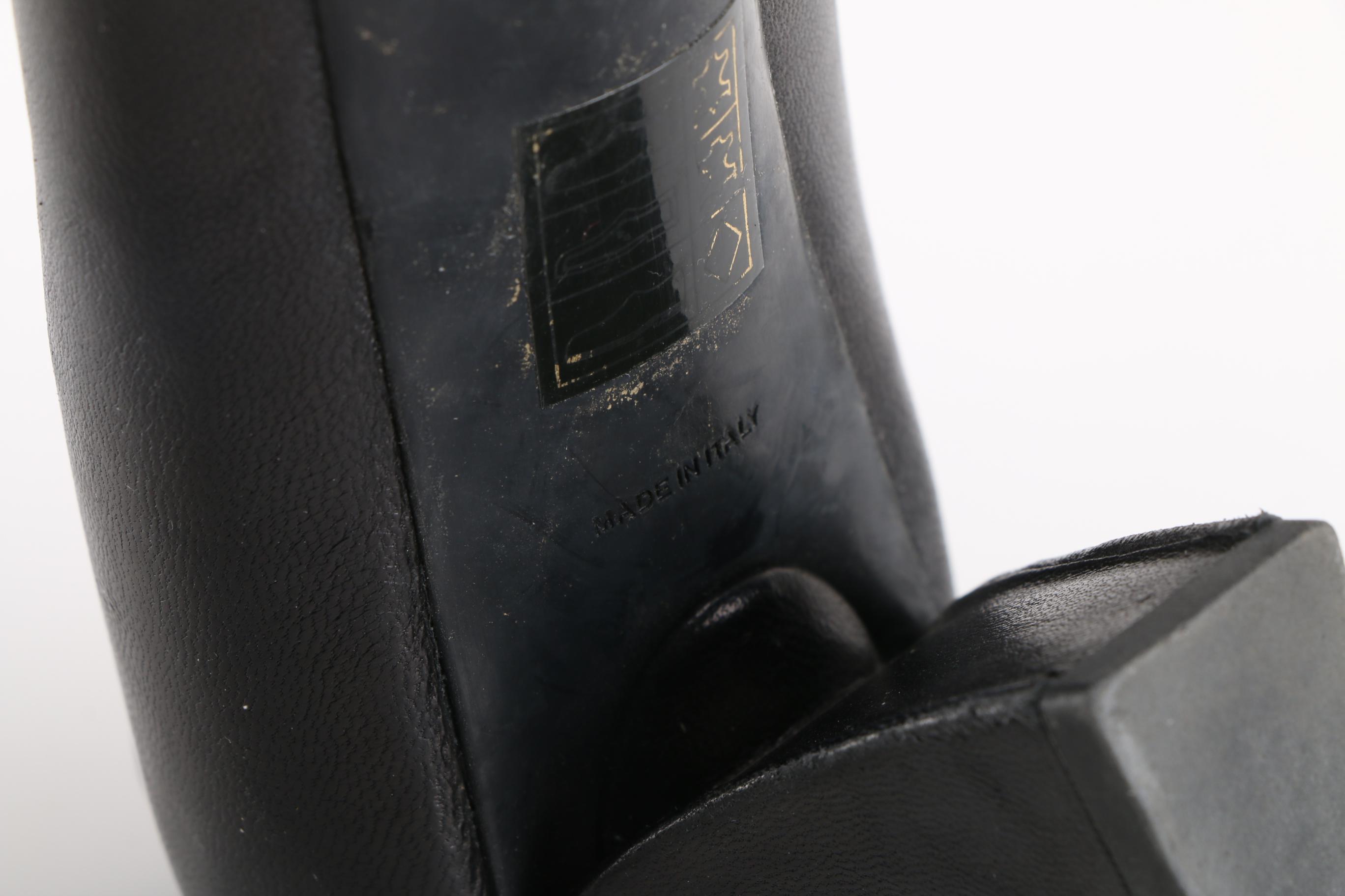 Prada Calzature Donna Black Leather Pumps