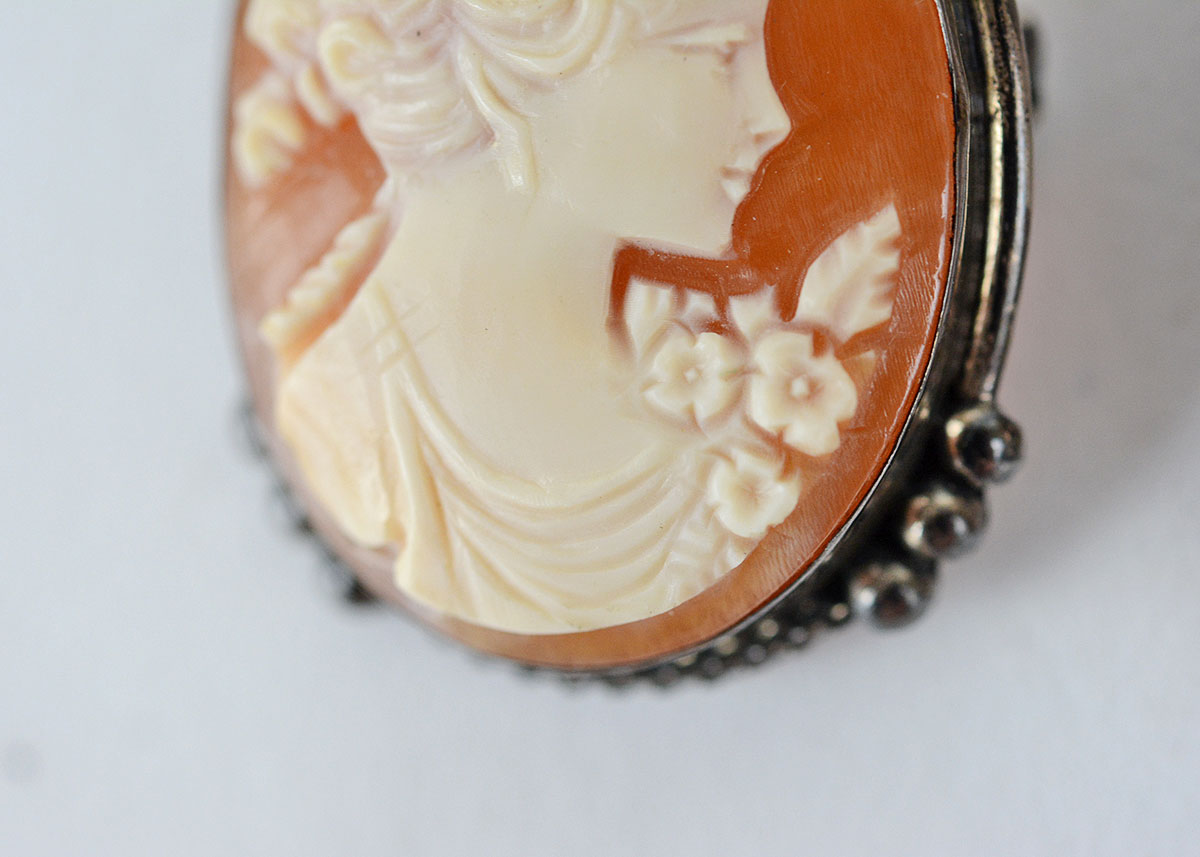 Cameo Set With Brooch and Pendant