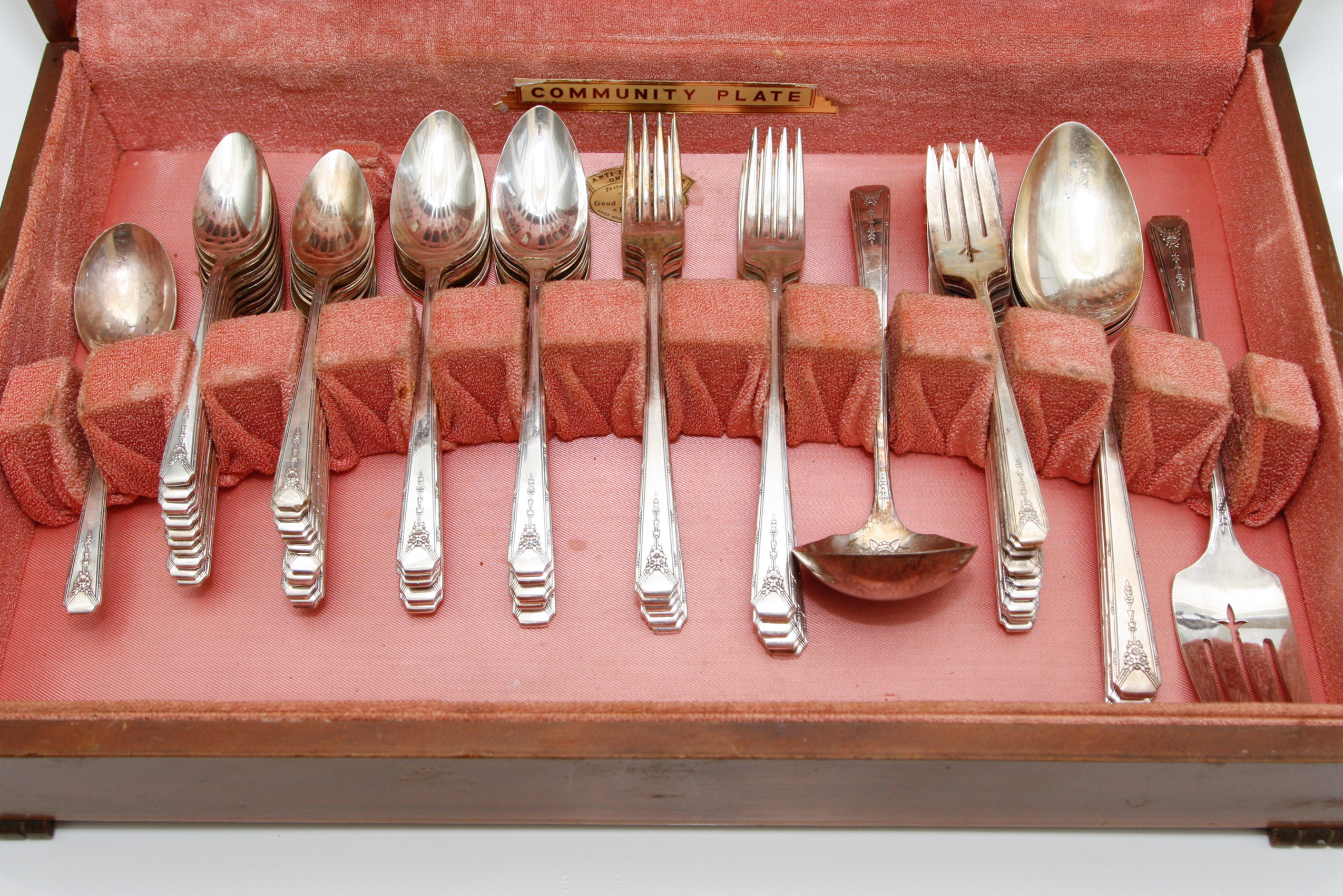 Oneida "Milady" Silver Plate Flatware in Chest