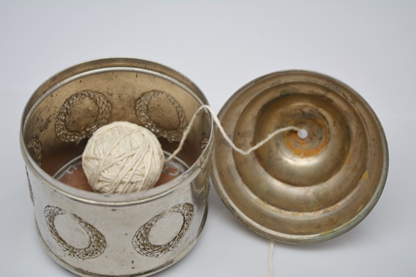 Vintage Silver Tone String Holder