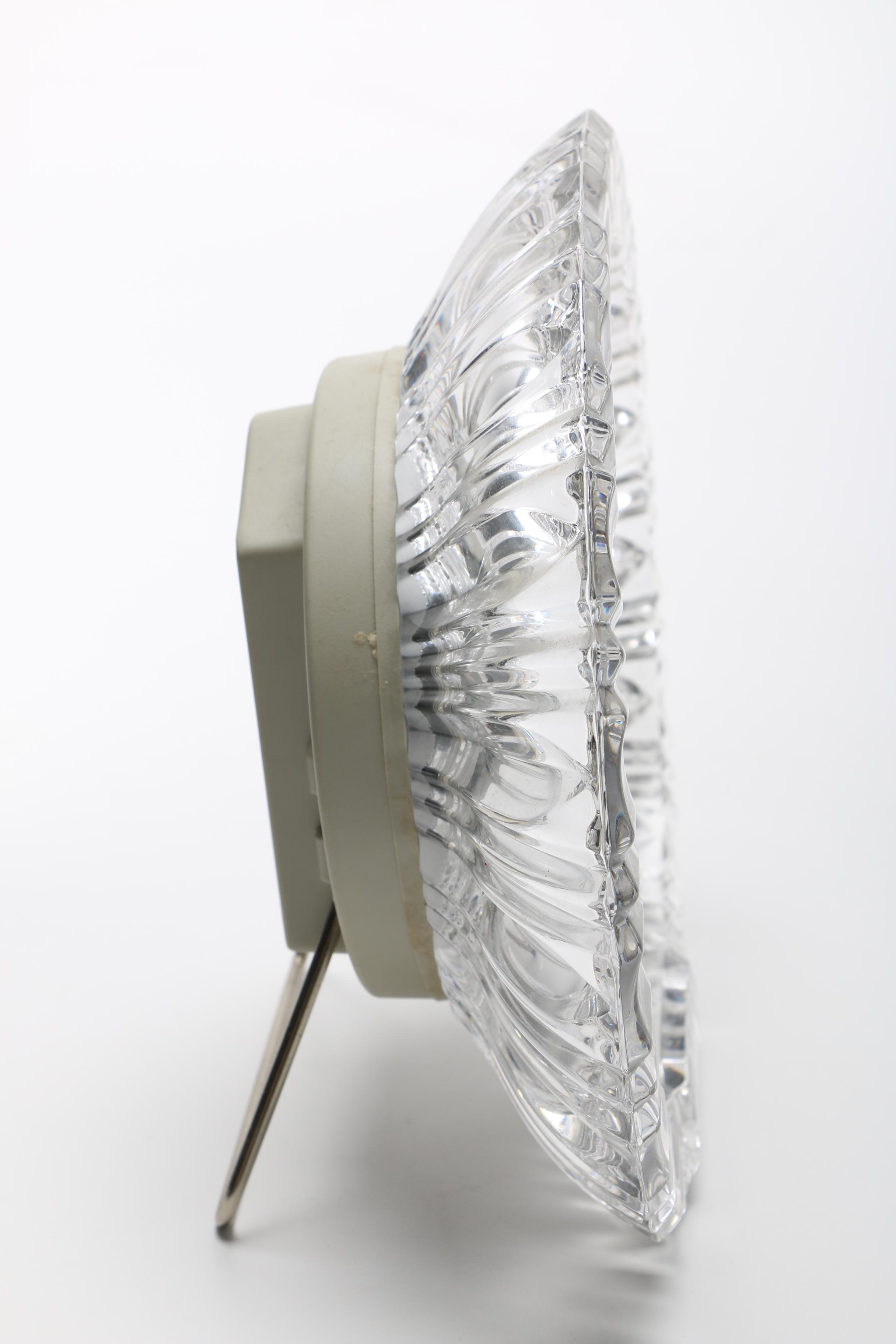 Hoya Crystal International Clock