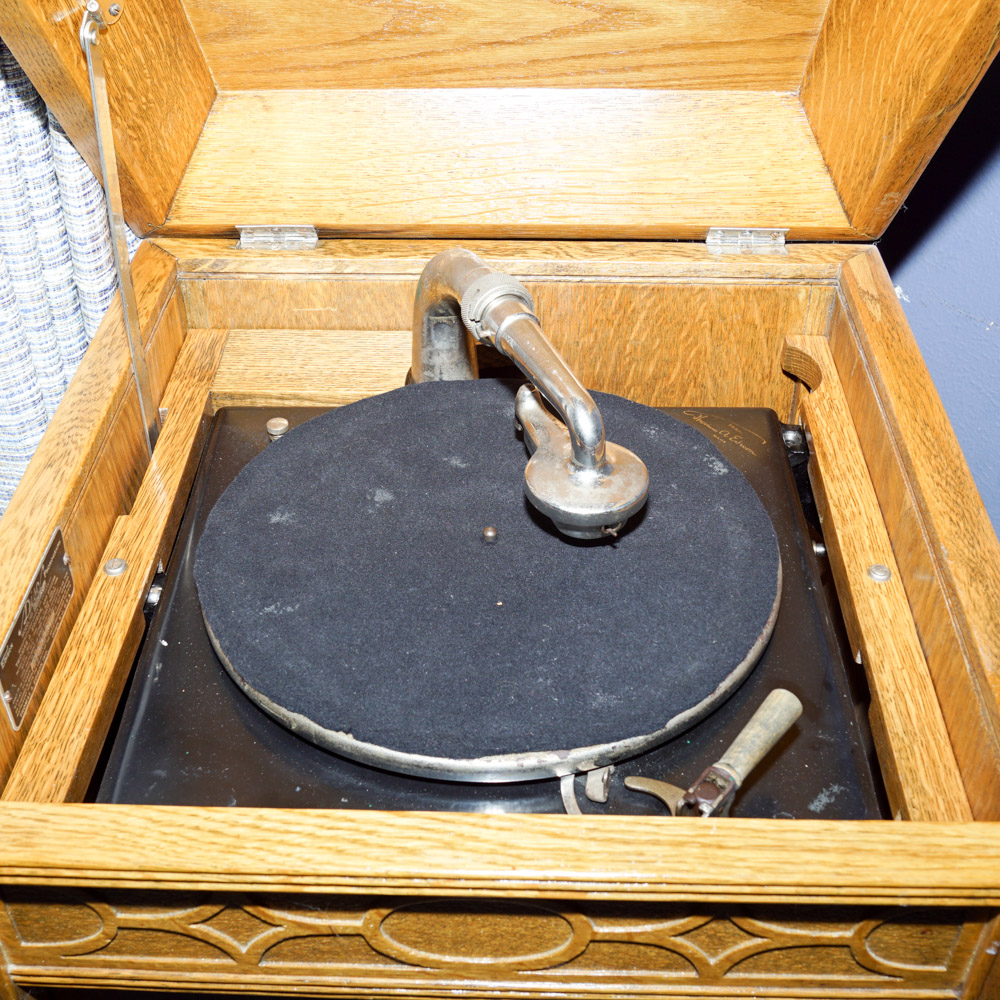 Vintage Edison Disc Phonograph