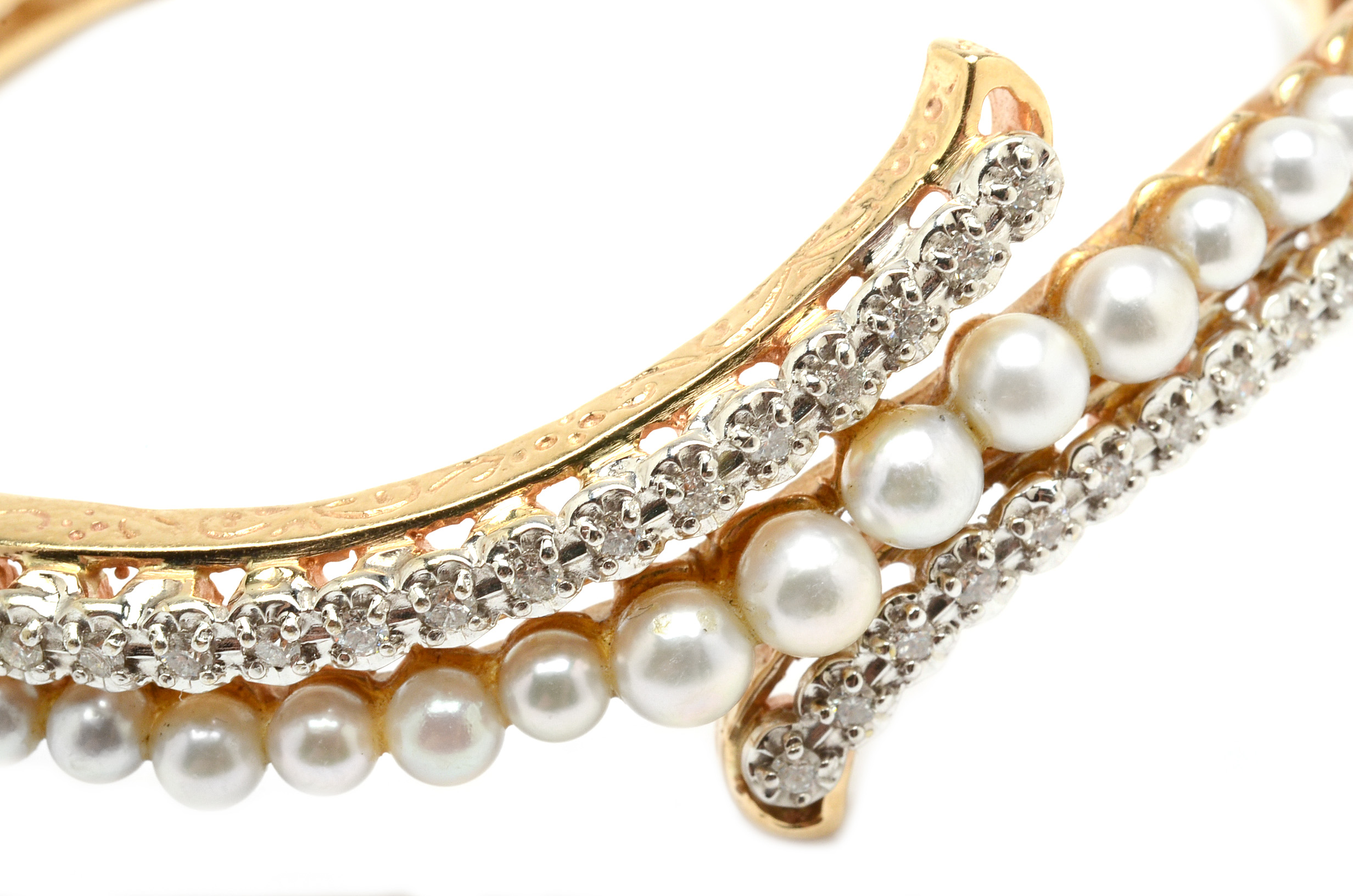 14K Yellow Gold Diamond Cultured Pearl Bangle Bracelet