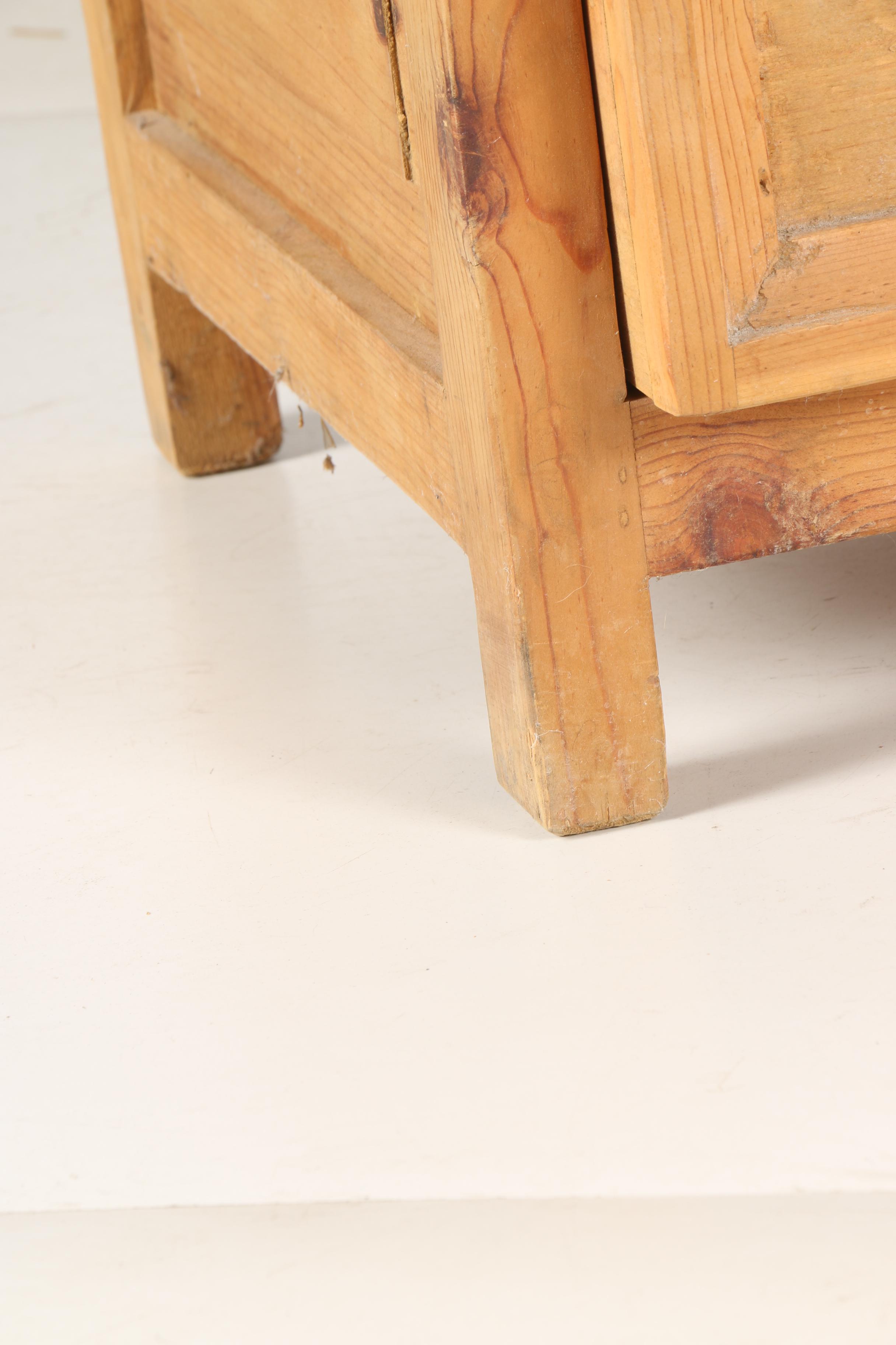 Mission Style Storage Bench