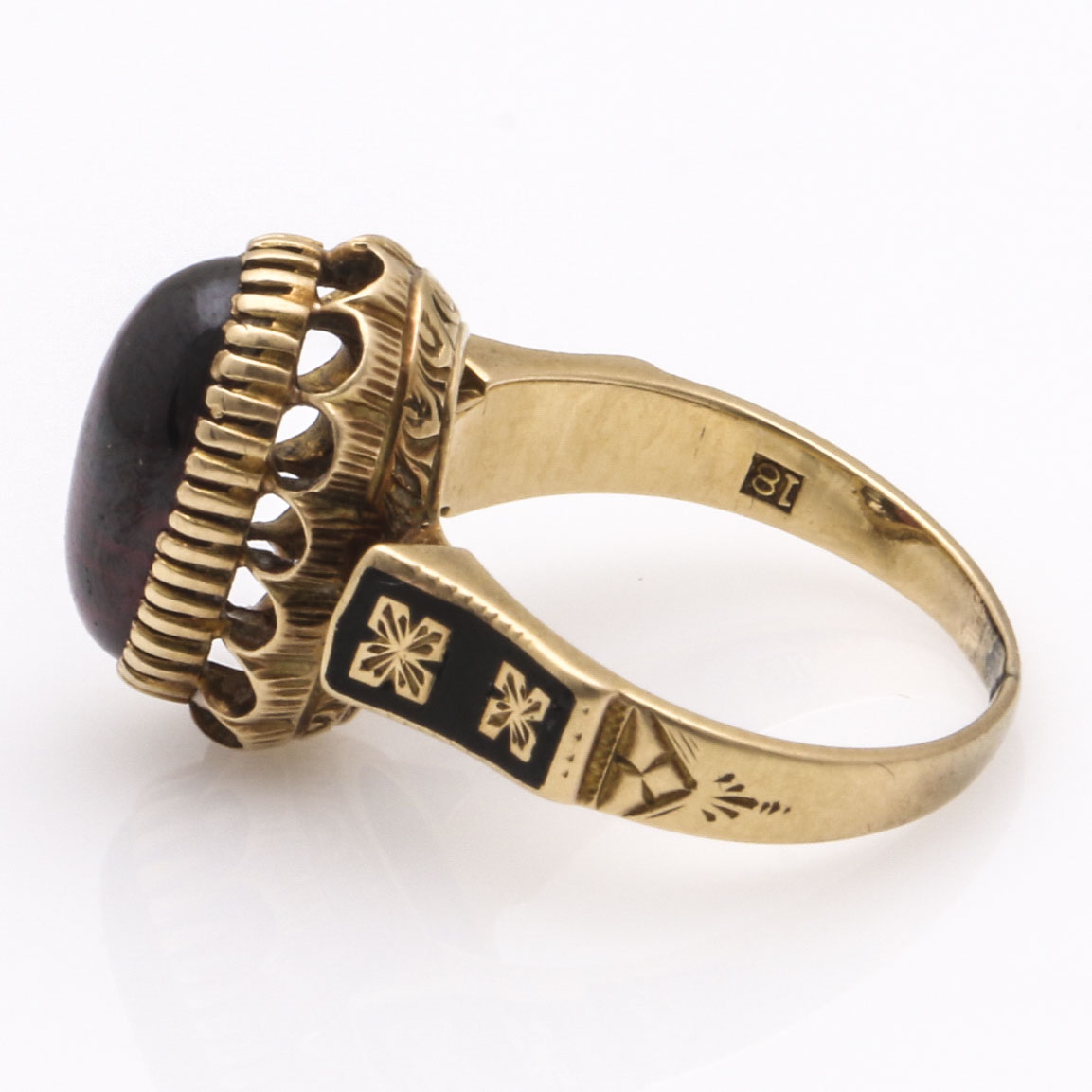 18K Yellow Gold Garnet Ring