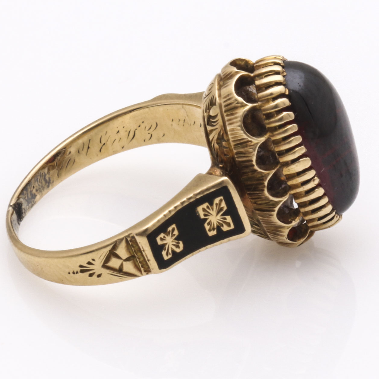 18K Yellow Gold Garnet Ring