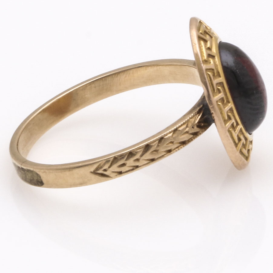 10K Yellow Gold Garnet Ring
