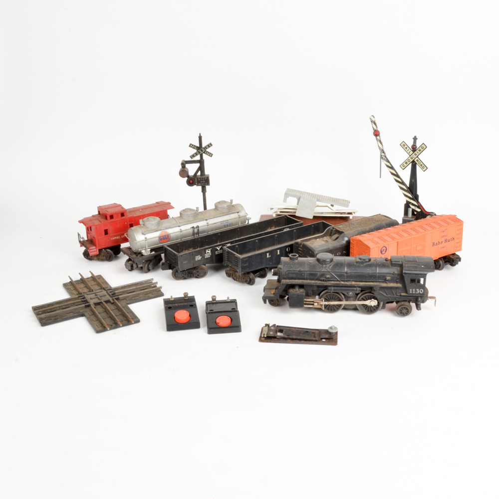 Vintage Lionel HO Scale Train, Cars and Accessories