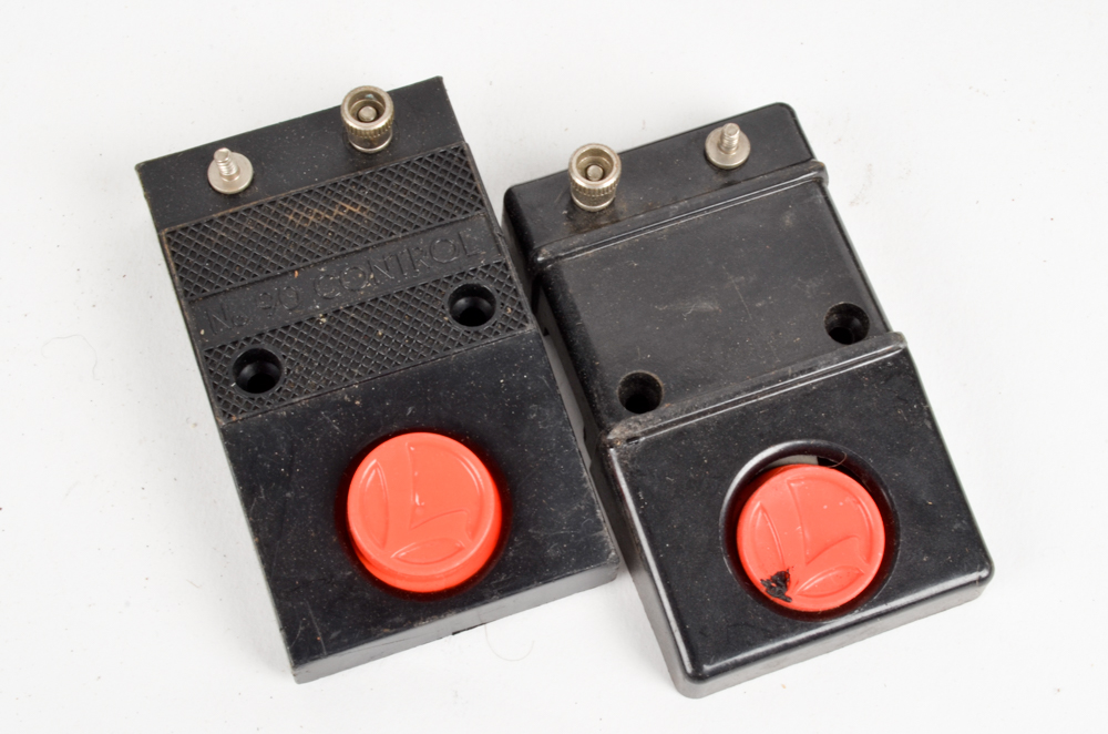 Vintage Lionel HO Scale Train, Cars and Accessories