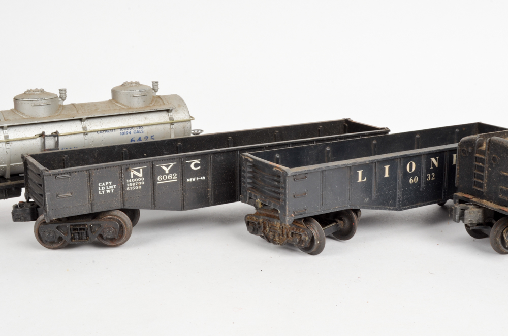 Vintage Lionel HO Scale Train, Cars and Accessories