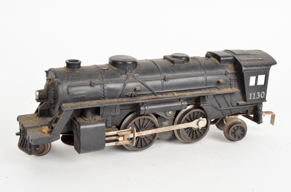 Vintage Lionel HO Scale Train, Cars and Accessories