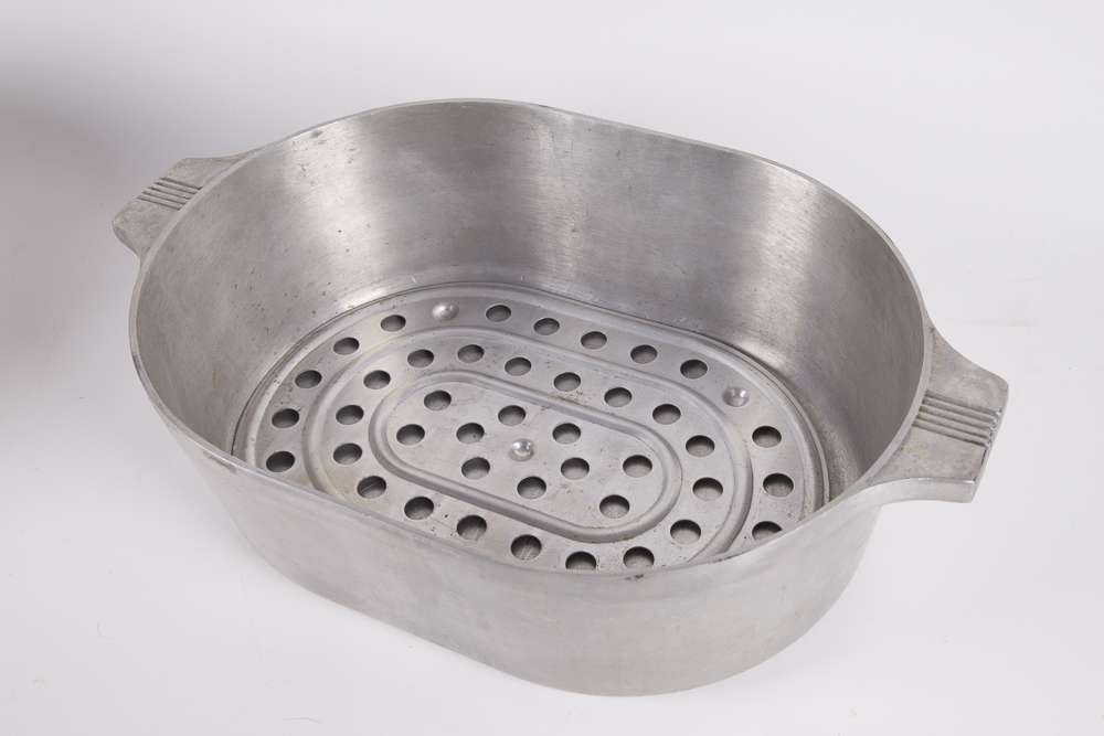 Vintage Wagner Ware Magnalite Roaster with Trivet